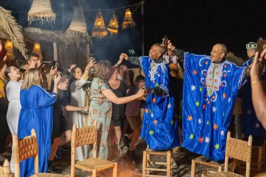 Khamlia musica Gnawa a Merzouga – Danze e abiti tradizionali