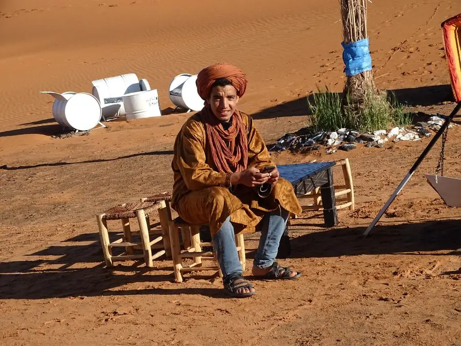 Pranzo famiglia nomade a Merzouga – Un nomade e la sua casa