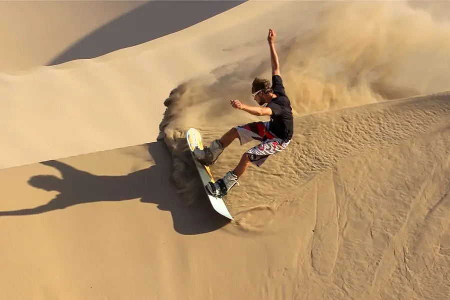Tramonto 4x4 sandboarding a Merzouga – Sandboarding sulla sabbia