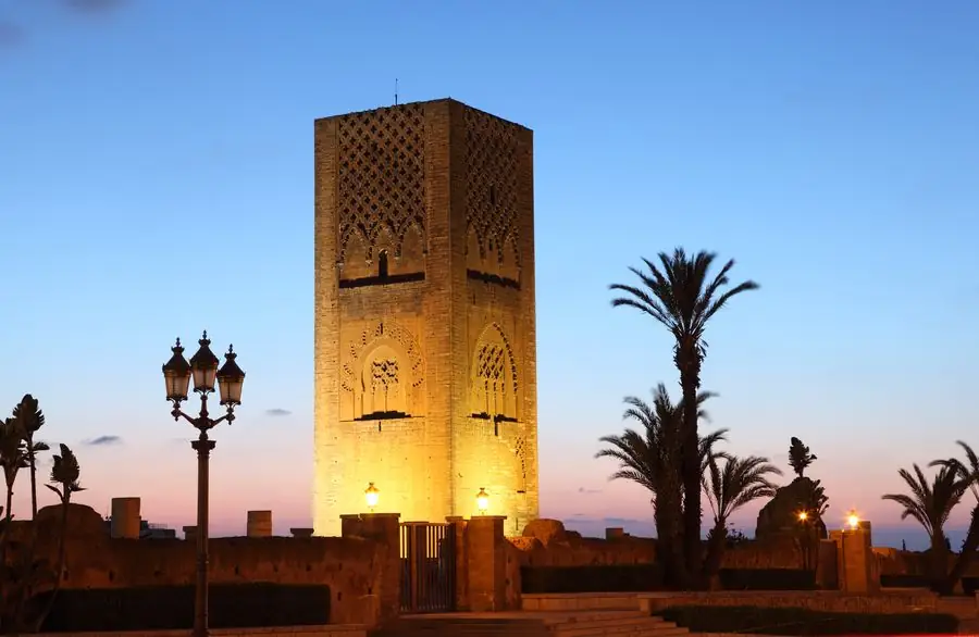 Tour Rabat Marrakech 3 giorni – La Torre Hassan al tramonto