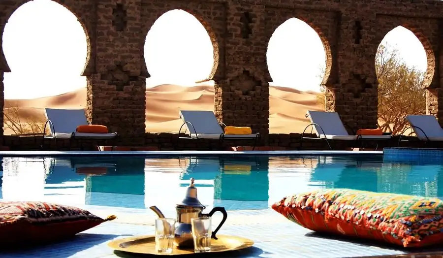 Quanti giorni in marocco – la piscina di una kasbah alle porte del deserto